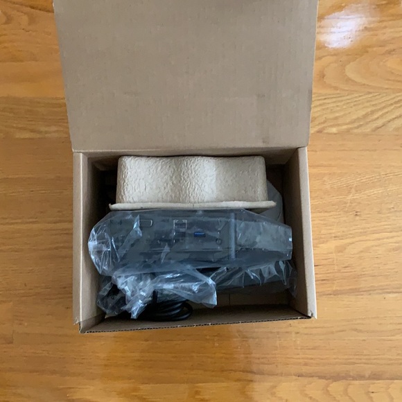 Dell Thunderbolt dock with 240w adaptor - Picture 5 of 5